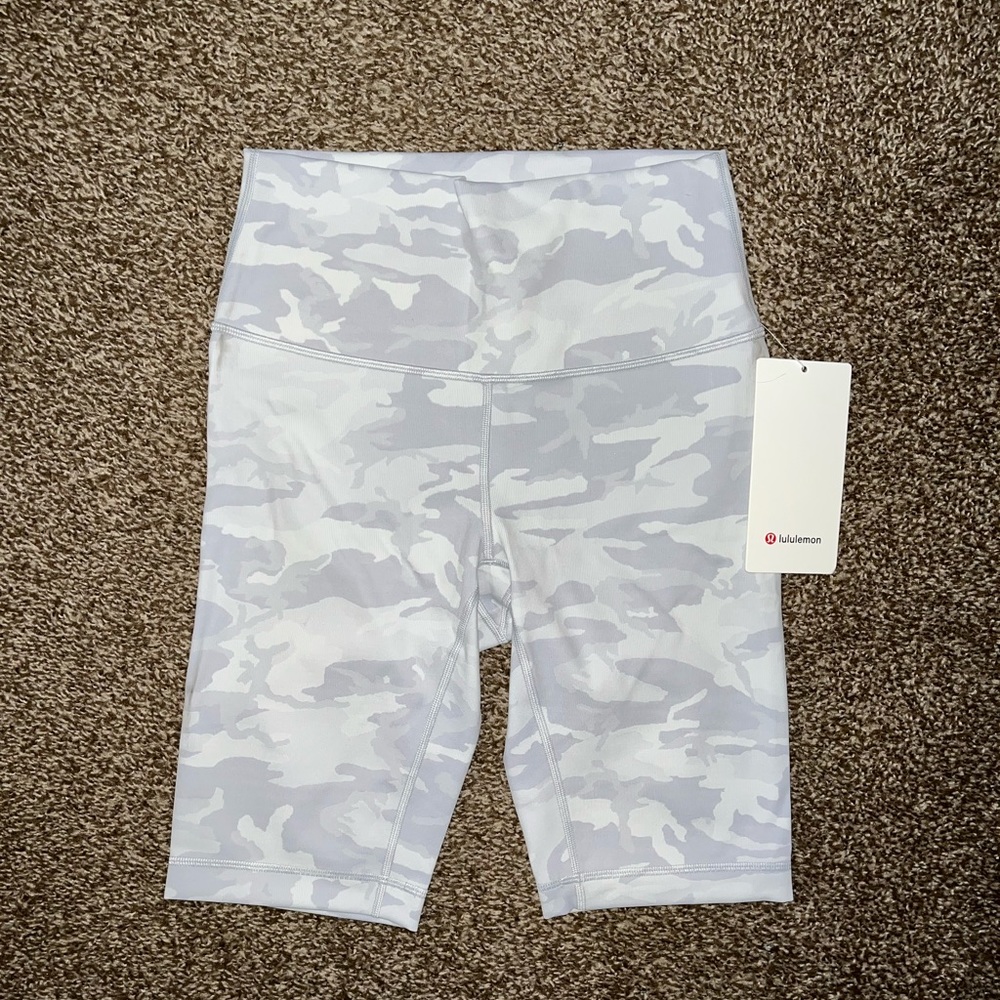 NEW WITH TAGS Lululemon Wunder Under HR 10” shorts 6